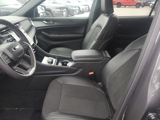 Photo of 2025 Baltic Gray Metallic Clearcoat Jeep Grand Cherokee L