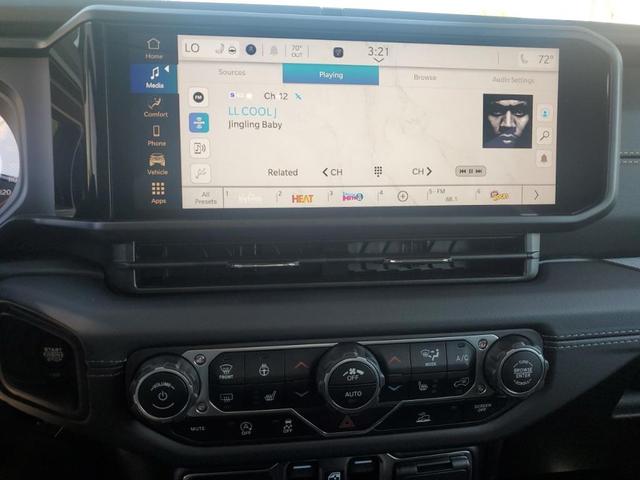 Photo of 2025 Anvil Clearcoat Jeep Gladiator