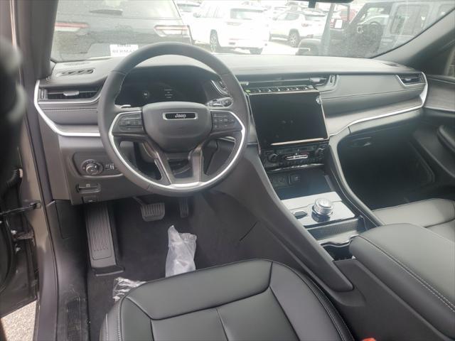 Photo of 2025 Grey Jeep Grand Cherokee