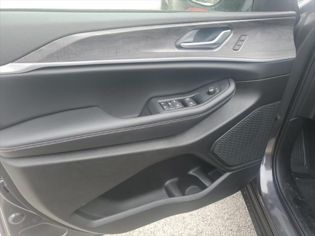 Photo of 2025 Grey Jeep Grand Cherokee
