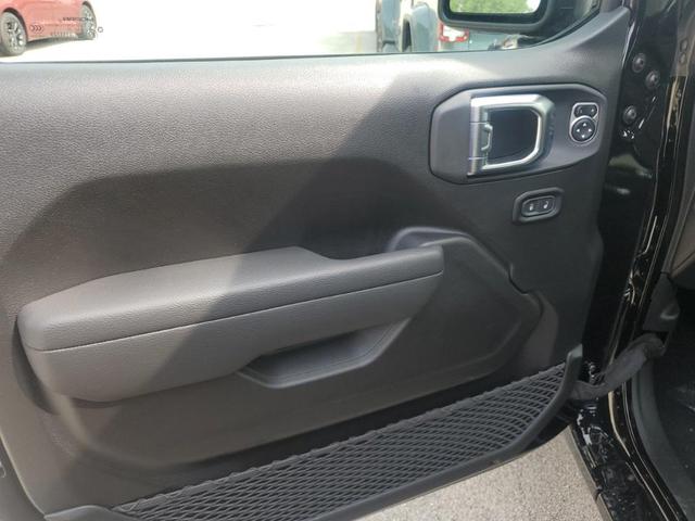 Photo of 2025 Black Clearcoat Jeep Wrangler