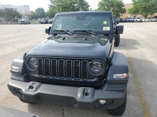 Photo of 2025 Black Clearcoat Jeep Wrangler