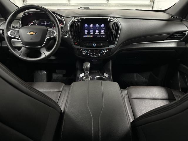 Photo of 2022 Iridescent Pearl Tricoat Chevrolet Traverse