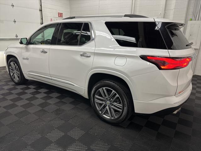 Photo of 2022 Iridescent Pearl Tricoat Chevrolet Traverse