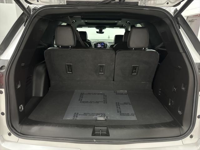 Photo of 2022 Iridescent Pearl Tricoat Chevrolet Traverse