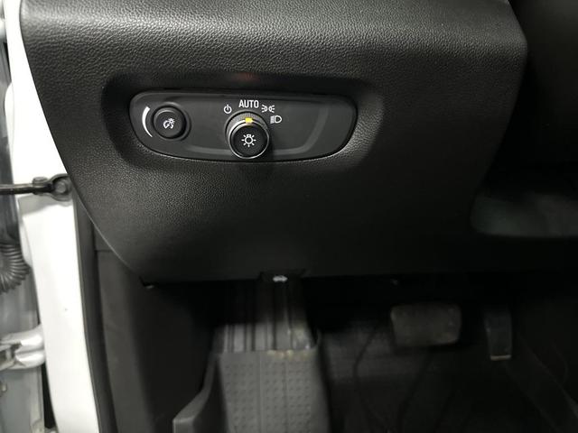 Photo of 2022 Iridescent Pearl Tricoat Chevrolet Traverse