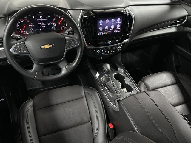 Photo of 2022 Iridescent Pearl Tricoat Chevrolet Traverse