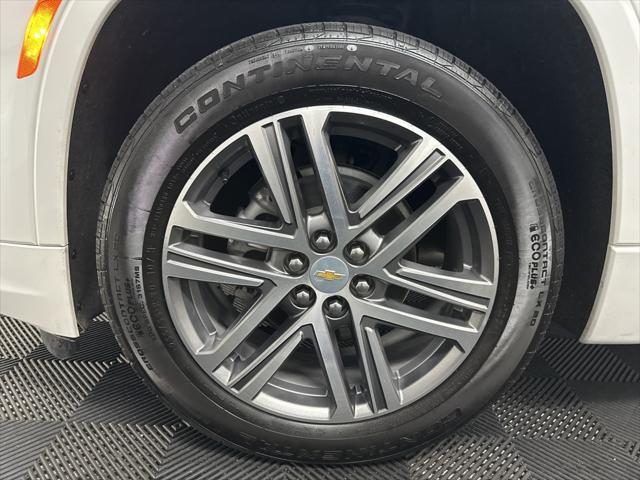 Photo of 2022 Iridescent Pearl Tricoat Chevrolet Traverse
