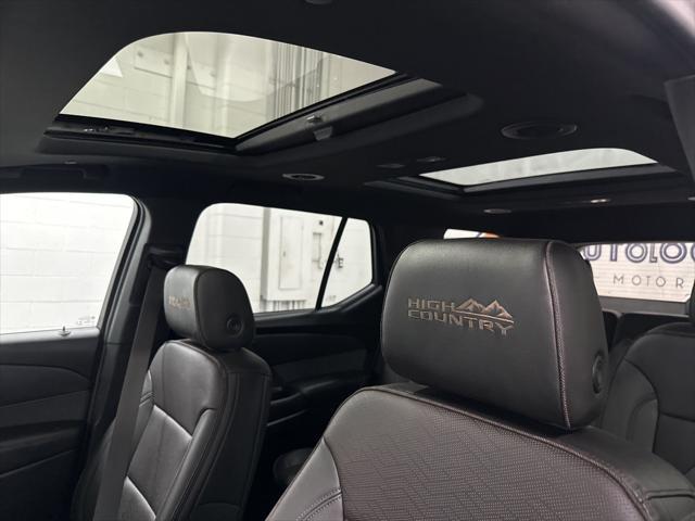Photo of 2022 Iridescent Pearl Tricoat Chevrolet Traverse