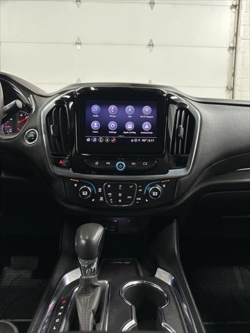 Photo of 2022 Iridescent Pearl Tricoat Chevrolet Traverse