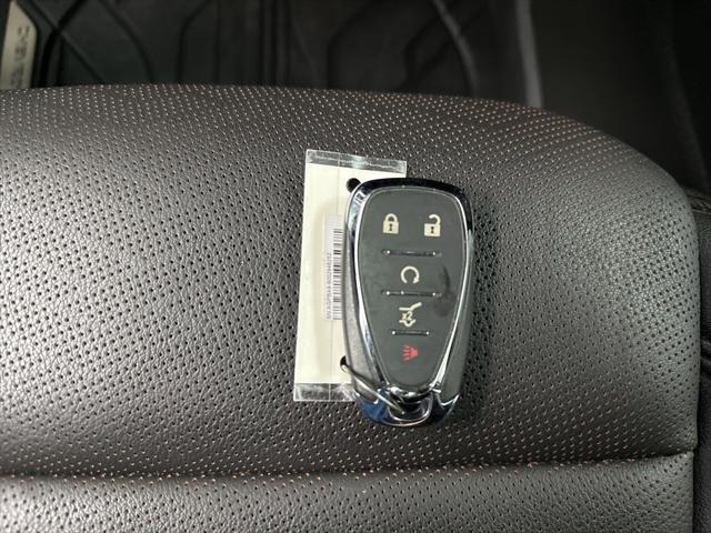 Photo of 2022 Iridescent Pearl Tricoat Chevrolet Traverse