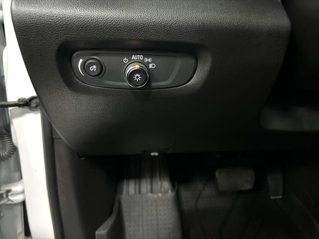 Photo of 2022 Iridescent Pearl Tricoat Chevrolet Traverse