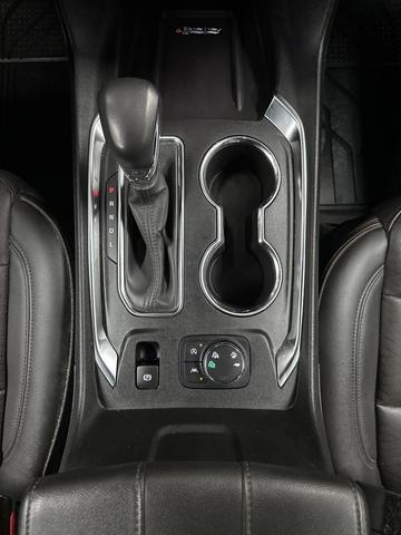 Photo of 2022 Iridescent Pearl Tricoat Chevrolet Traverse