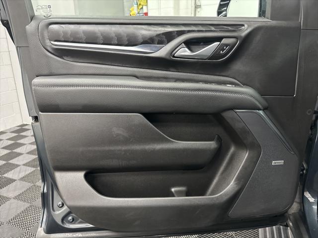 Photo of 2022 Hunter Metallic GMC Yukon XL