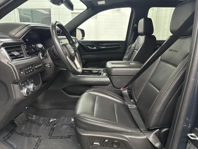 Photo of 2022 Hunter Metallic GMC Yukon XL