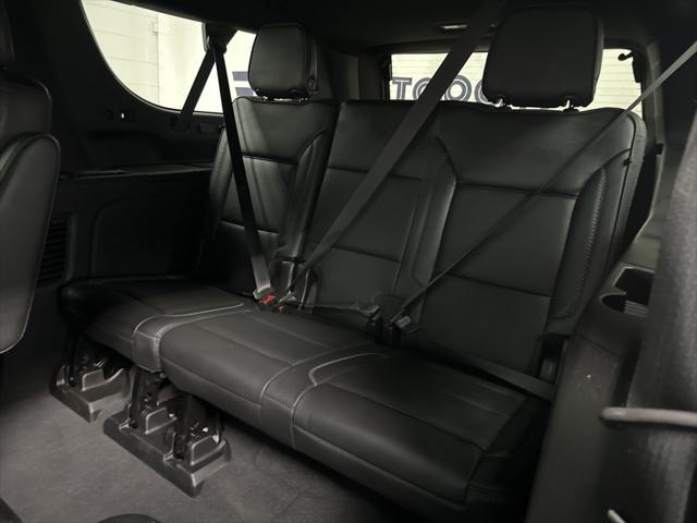Photo of 2022 Hunter Metallic GMC Yukon XL