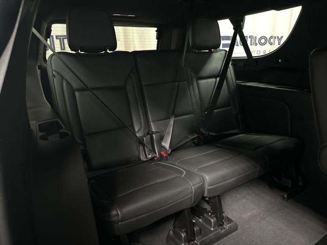 Photo of 2022 Hunter Metallic GMC Yukon XL