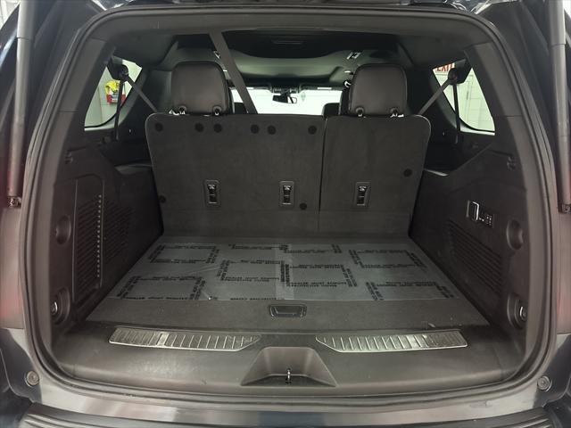 Photo of 2022 Hunter Metallic GMC Yukon XL