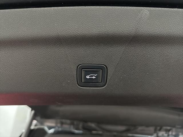 Photo of 2022 Hunter Metallic GMC Yukon XL