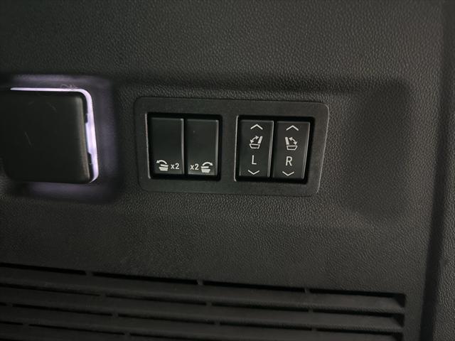 Photo of 2022 Hunter Metallic GMC Yukon XL