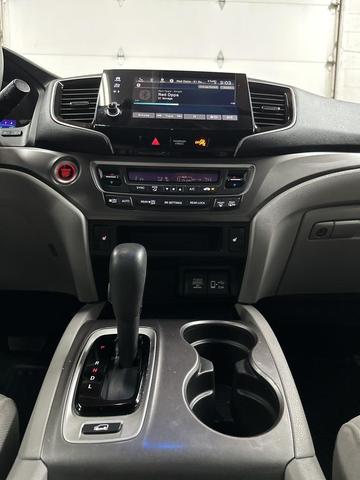 Photo of 2019 Lunar Silver Metallic Honda Pilot