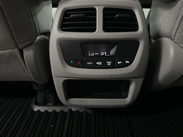 Photo of 2019 Lunar Silver Metallic Honda Pilot