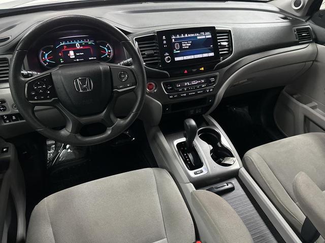 Photo of 2019 Lunar Silver Metallic Honda Pilot
