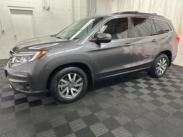 Photo of 2019 Lunar Silver Metallic Honda Pilot