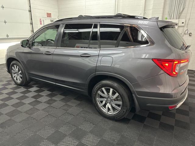 Photo of 2019 Lunar Silver Metallic Honda Pilot