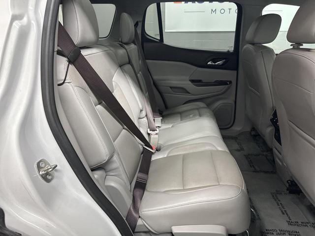 Photo of 2018 White Frost Tricoat GMC Acadia