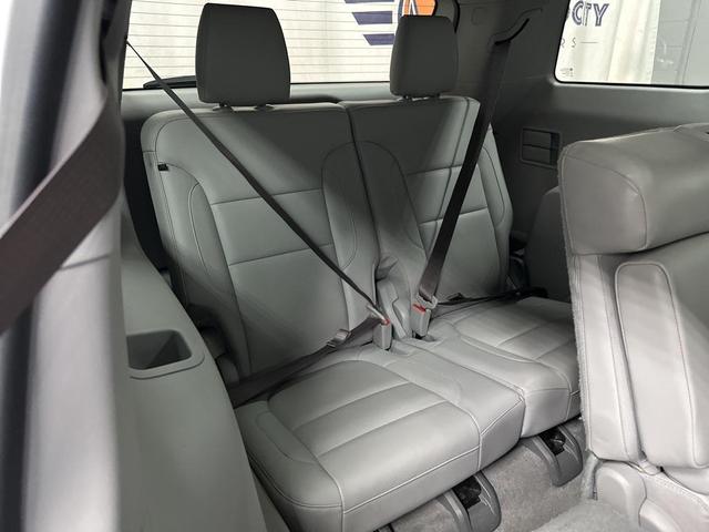 Photo of 2018 White Frost Tricoat GMC Acadia
