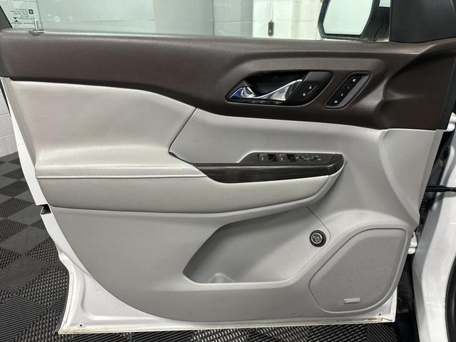Photo of 2018 White Frost Tricoat GMC Acadia