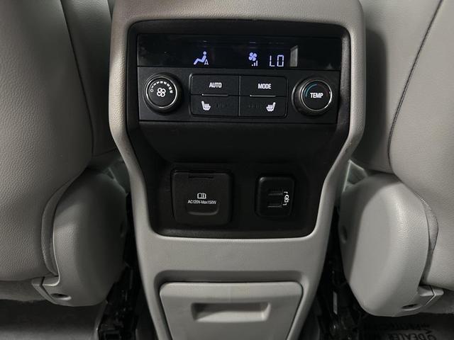 Photo of 2018 White Frost Tricoat GMC Acadia