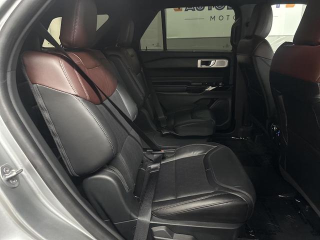 Photo of 2022 Iconic Silver Metallic Ford Explorer
