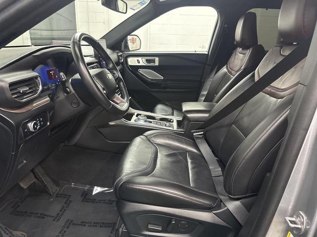Photo of 2022 Iconic Silver Metallic Ford Explorer