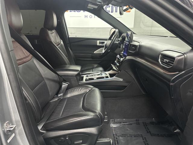Photo of 2022 Iconic Silver Metallic Ford Explorer