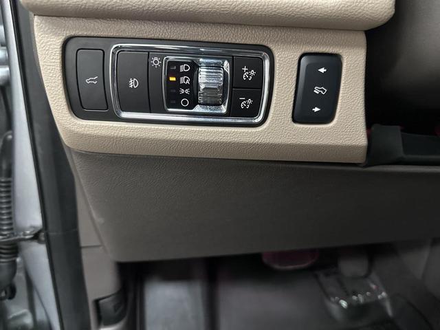 Photo of 2024 Silver Radiance Metallic Clearcoat Lincoln Navigator