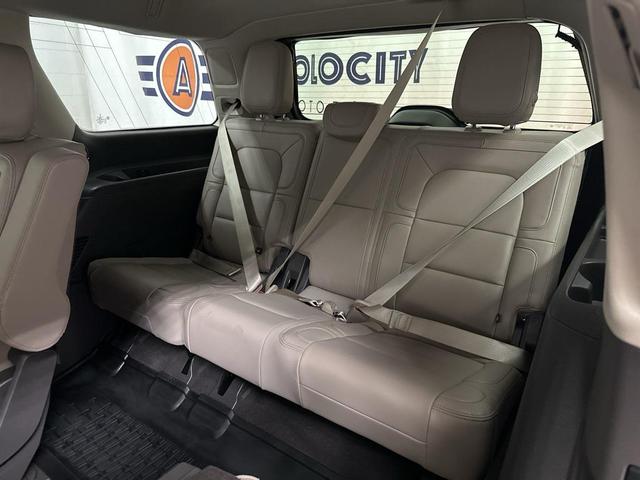 Photo of 2024 Silver Radiance Metallic Clearcoat Lincoln Navigator
