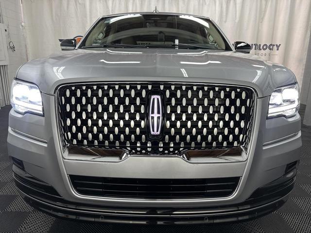 Photo of 2024 Silver Radiance Metallic Clearcoat Lincoln Navigator