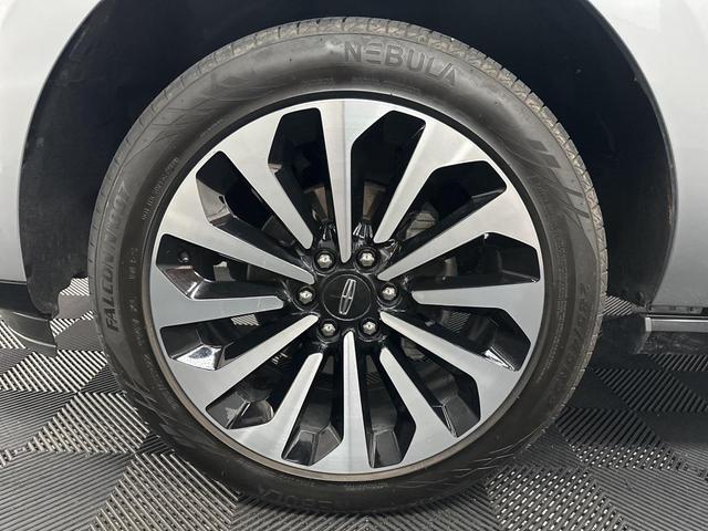 Photo of 2024 Silver Radiance Metallic Clearcoat Lincoln Navigator