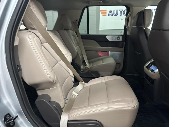 Photo of 2024 Silver Radiance Metallic Clearcoat Lincoln Navigator