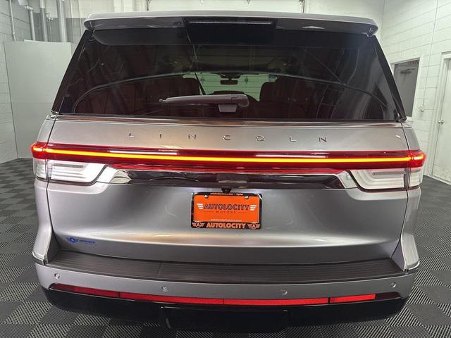Photo of 2024 Silver Radiance Metallic Clearcoat Lincoln Navigator