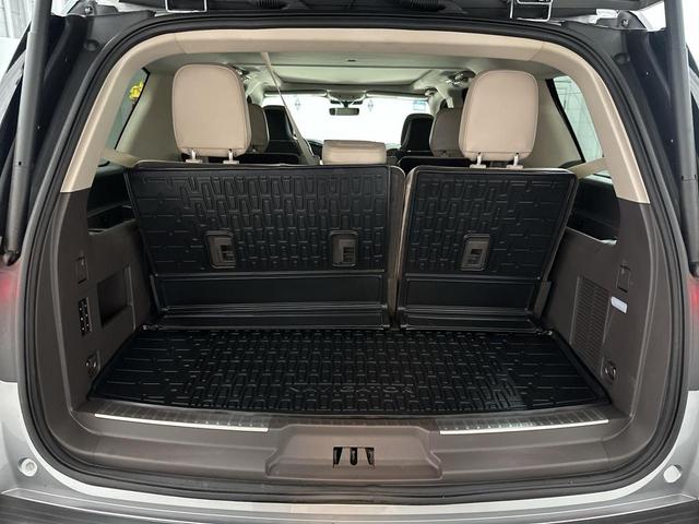 Photo of 2024 Silver Radiance Metallic Clearcoat Lincoln Navigator