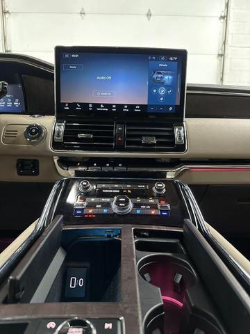 Photo of 2024 Silver Radiance Metallic Clearcoat Lincoln Navigator