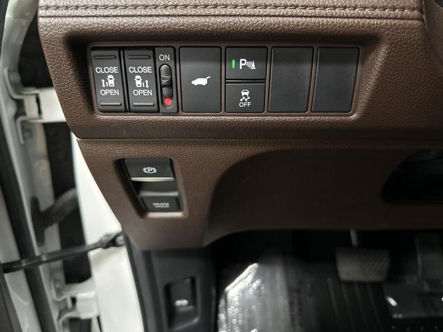 Photo of 2025 Platinum White Pearl Honda Odyssey