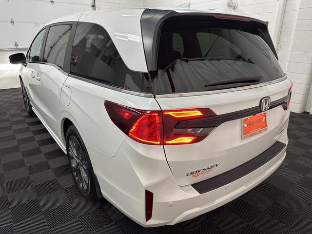 Photo of 2025 Platinum White Pearl Honda Odyssey