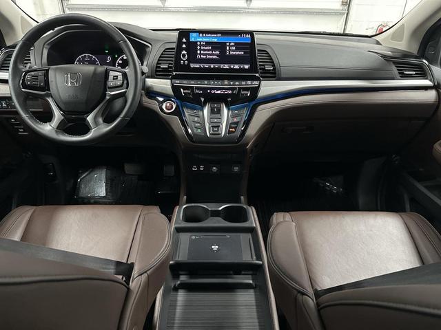 Photo of 2025 Platinum White Pearl Honda Odyssey