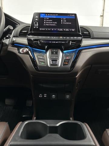 Photo of 2025 Platinum White Pearl Honda Odyssey