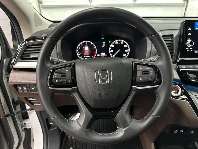 Photo of 2025 Platinum White Pearl Honda Odyssey