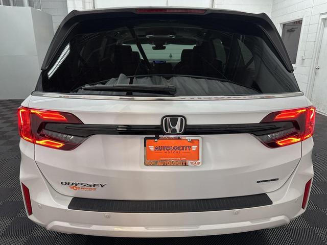 Photo of 2025 Platinum White Pearl Honda Odyssey